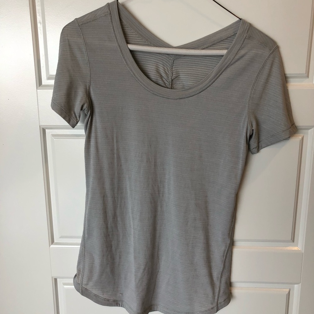 Lululemon T-shirt Sz 4